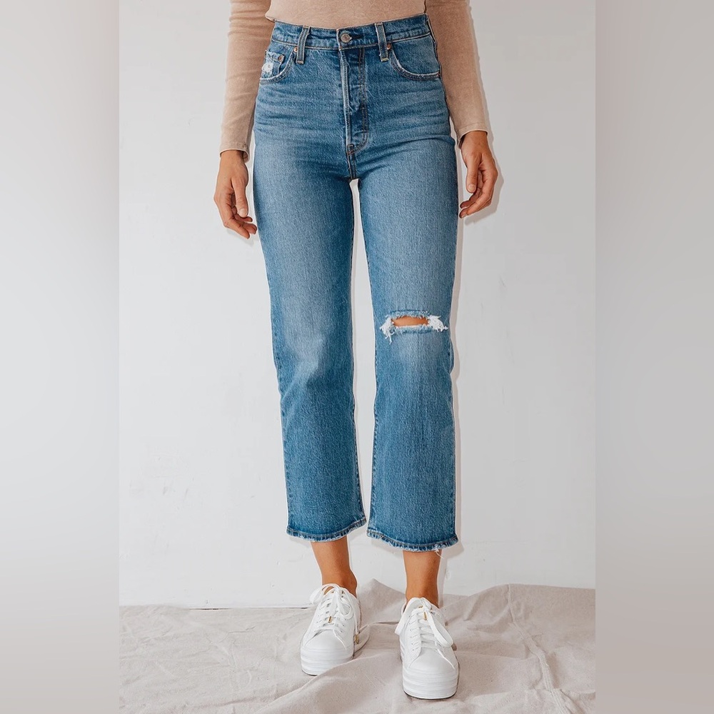 Levi’s Ribcage Distressed Straight Ankle Jeans in Jive Beats